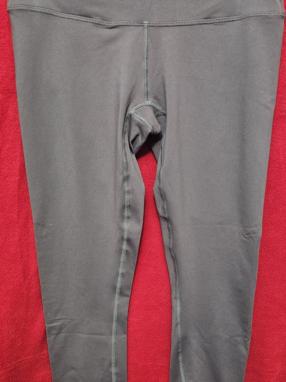 NOBULL Women’s High Rise Cropped Leggings Gray Size Medium, excellent conditions